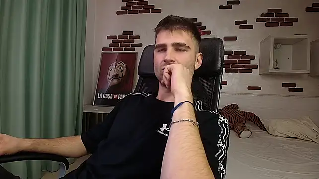 KyloEast Chat XXX in diretta