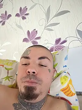 Berti3128's Live XXX Chat