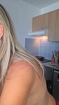 Malicia-hot's Live XXX Chat