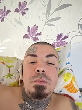 Berti3128 – Naživo XXX chat