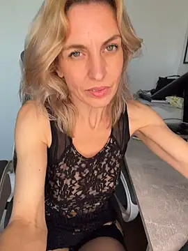 Lovebackground's Live XXX Chat
