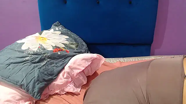 YELLOWBUSTYMELLONS' Live XXX Chat