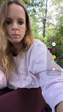 SexyMilf_1987 - topless and nippelplay