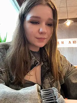 PumaShyXD - SQUIRT RIGHT IN THE CAFE UNDER TABLE
