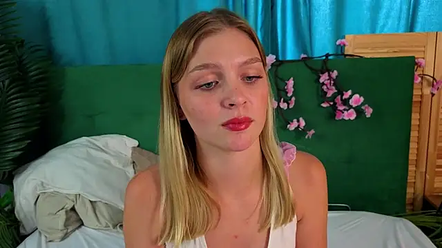 WillaLawrence - massage boobs under top💚