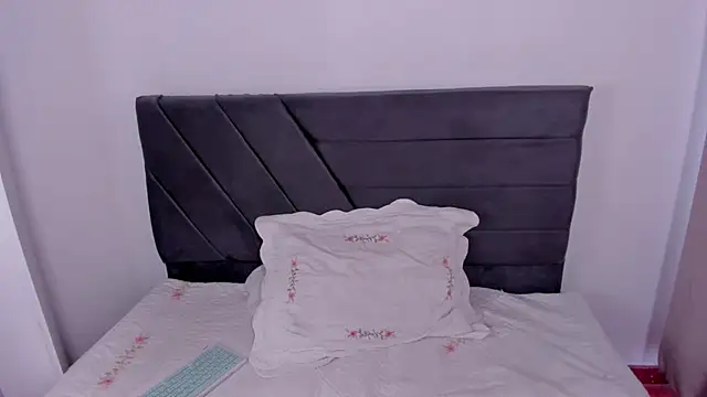 jazlinn4 Adlı Modelin Canlı XXX Sohbeti
