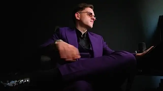 FelixStarkk: διαδικτυακό σόου στην κάμερα