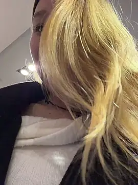 -NaughtyAngel- - STICK 1 FINGER IN PUSSY in fitting room