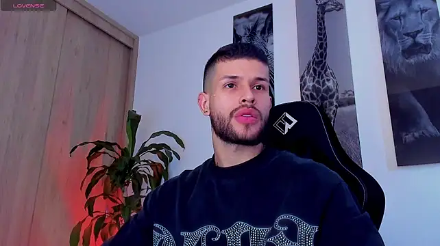 צ'אט XXX בשידור חי של Santos_ramirez1