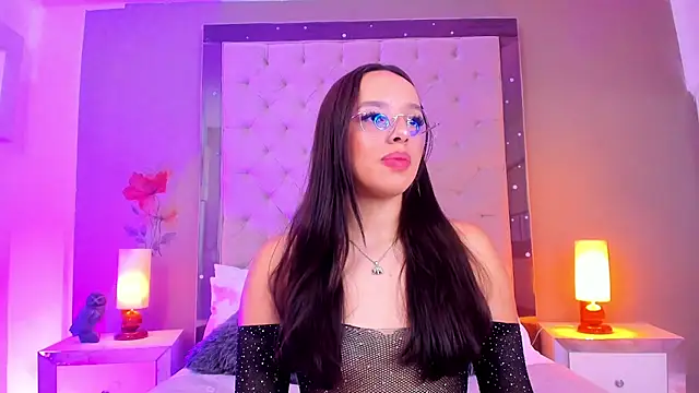 ValkyriaSteel's Live XXX Chat