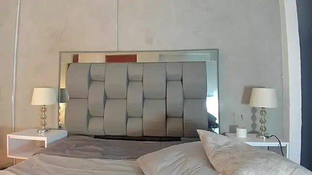 Chat +18 de Charlie___Musk ao vivo