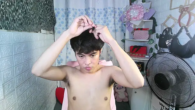 הופעת וובקאם של _peachyboyyy