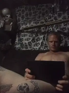 ed31devall élő XXX-chatje