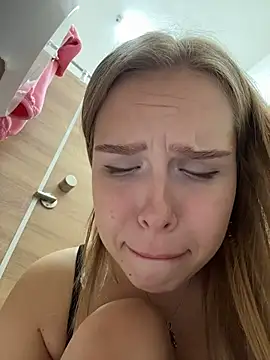 Liza_risky - Squeeze these mild boobies 😈