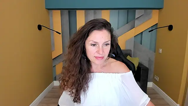 EllaLong Chat XXX in diretta