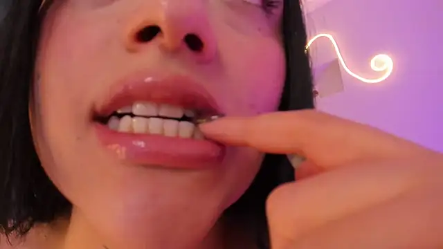 Chat +18 de ViolettaHotLatin_ ao vivo