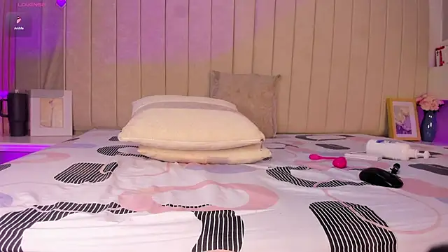 Littleolivia_'s Live XXX Chat