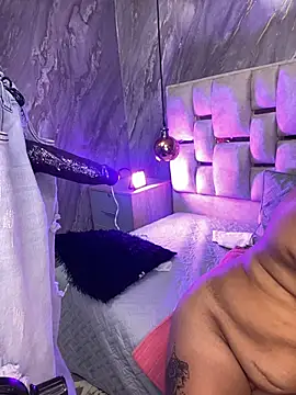 LAURAFASHION_ XXX чат на живо