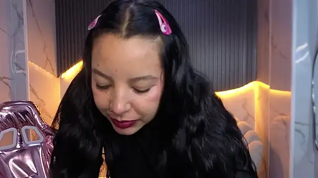 Sara13_b - take off bra