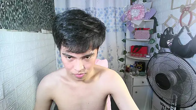 _peachyboyyy 即時 XXX 聊天