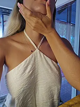 Pretty_roxxyy লাইভ XXX চ্যাট