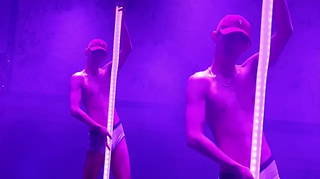 Zouzouboy-001 Adlı Modelin Canlı XXX Sohbeti