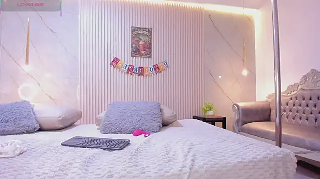 luna_taylorss Adlı Modelin Canlı XXX Sohbeti