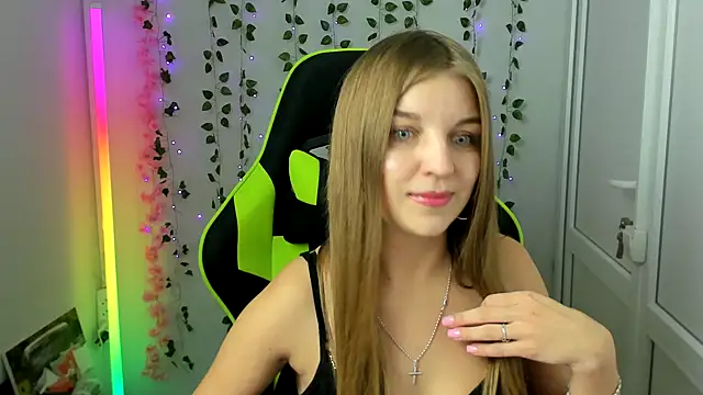 LuckyKinsley Adlı Modelin Canlı XXX Sohbeti