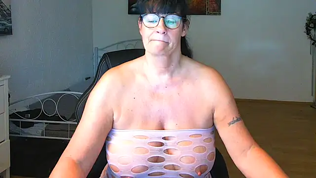 Sylly Live XXX-Chat