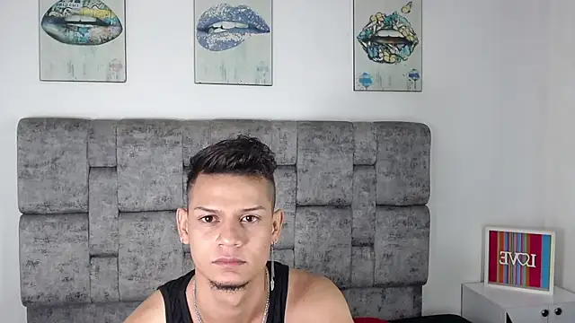 XXX chat uživo modela axcel_boy_