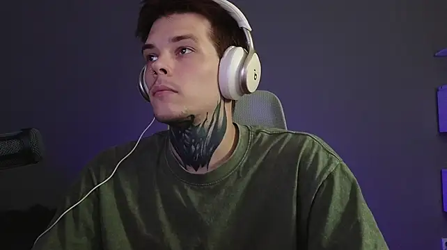 צ'אט XXX בשידור חי של DENIS_HERE