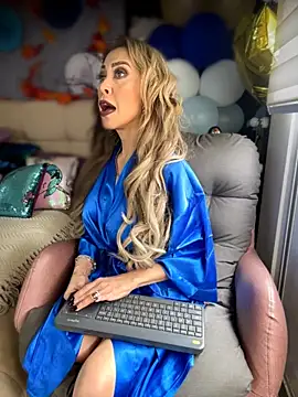EvelinaGrey - ride dildo for you 5 minutes