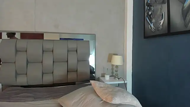 Charlie___Musk's Live XXX Chat