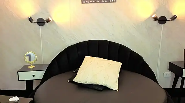 DAKOTA_SAKURA Chat XXX in diretta