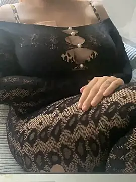 Emiliafrancaise - Fesser x20 + twerk