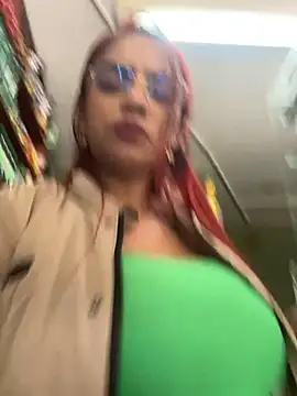Sara-77's Live XXX Chat