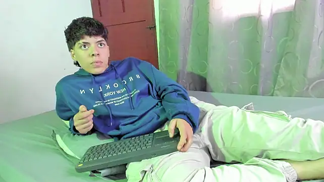 Chat +18 de Cristopher_black ao vivo