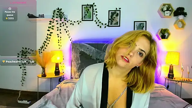 DellaRows' Live XXX Chat