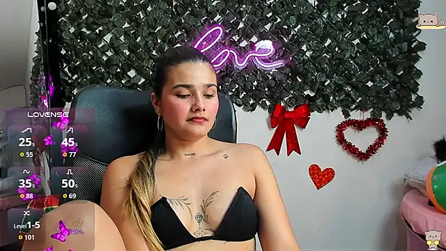 DestinyHills live XXX chat
