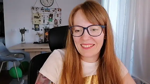Aurora_Velvett_ élő XXX-chatje