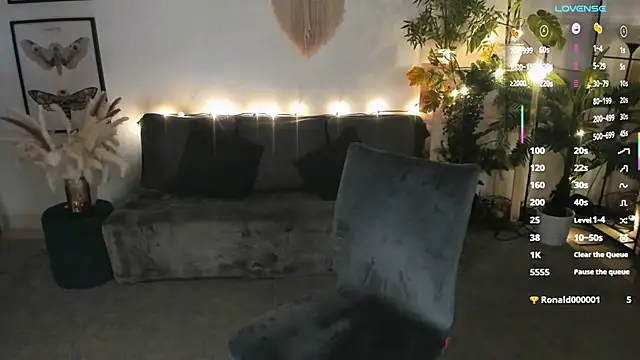 LiluDallass - suck finger and eye contact