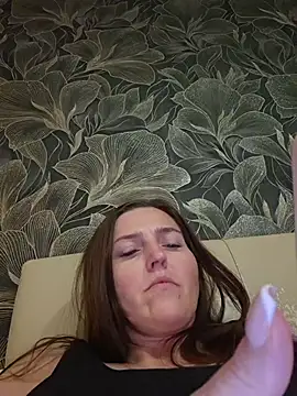 MilaMature's Live XXX Chat