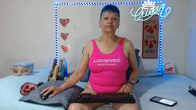 Chat +18 de loquitaqueen011 ao vivo