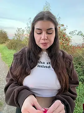 EllyNora - Spread ass