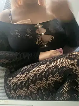 צ'אט XXX בשידור חי של emiliafrancaise