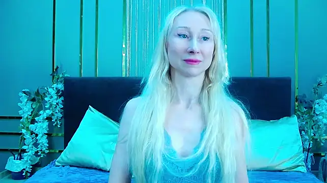 KissDreamm - topless dance