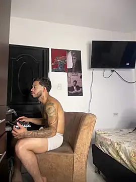 Chat XXX en directo de Enzomoretti__