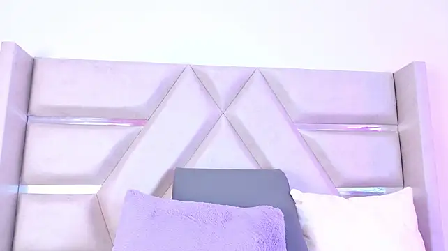 YesyHills Live XXX-Chat