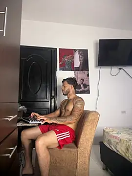 Enzomoretti__ Live XXX-chat