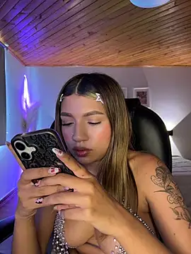 Issa_pink18 - show pussy and fingers